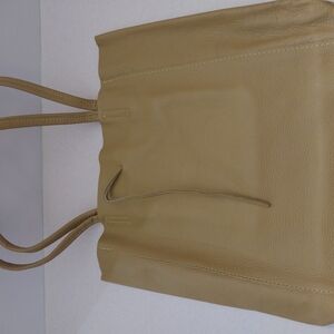 Elegant Tan Leather Tote Bag